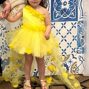 Toddler bright yellow dress.
